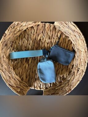 Navy/Blue Dual Pouch Wristlet